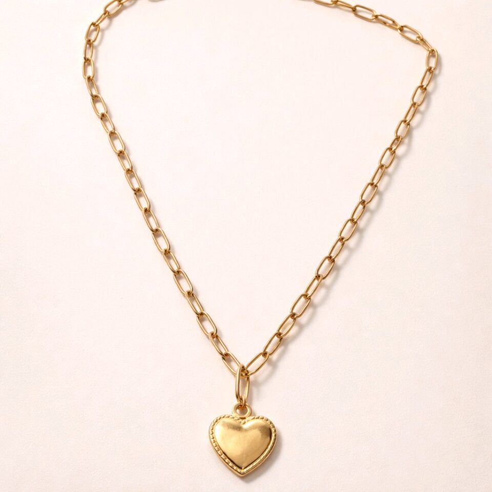 Collar con corazón solido