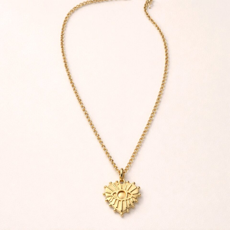 Collar con corazón solido