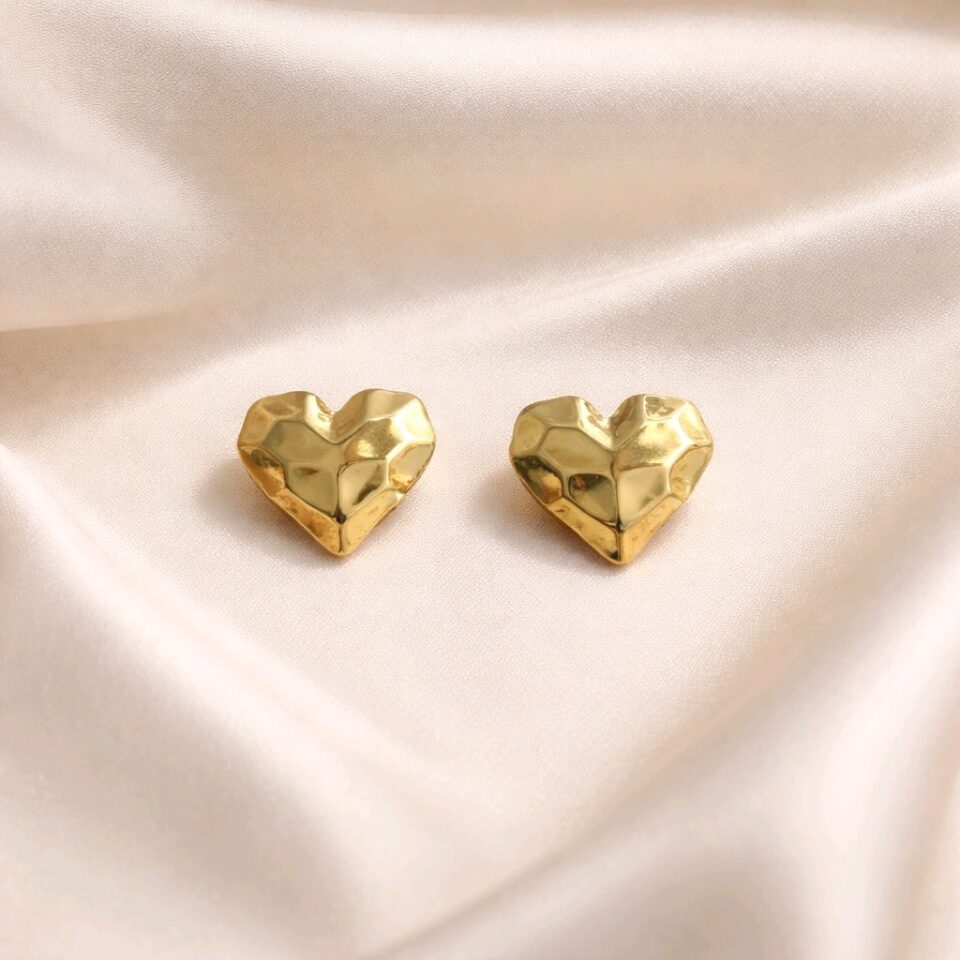 Aretes de corazón geometrico