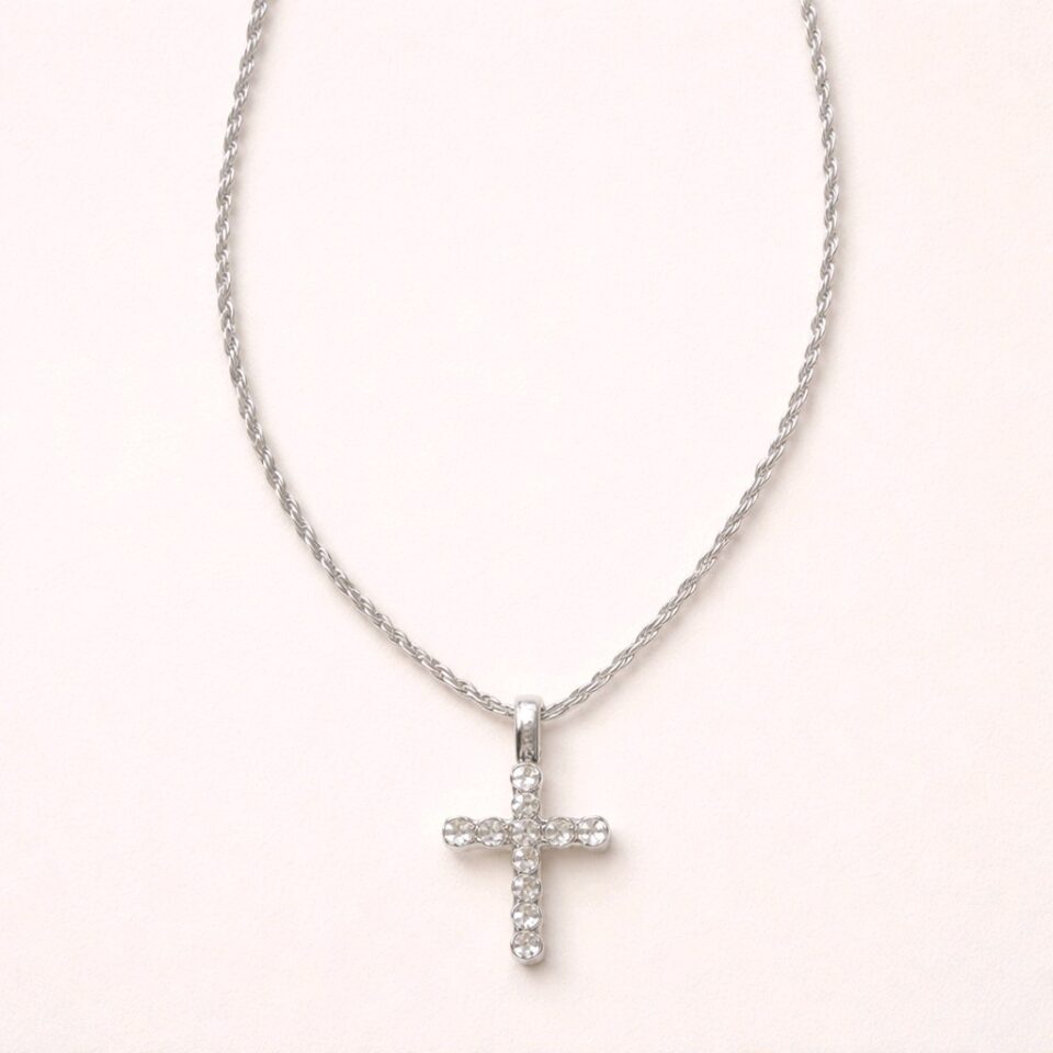 Collar con dije de cruz hombre