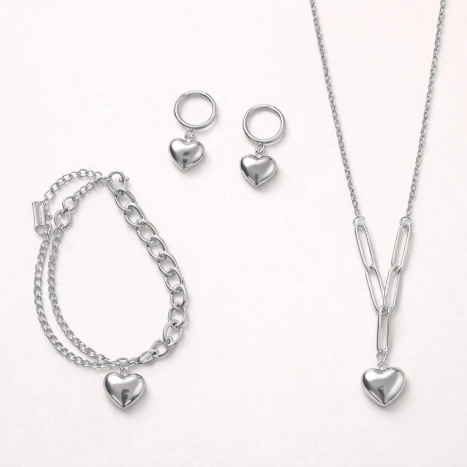 Set de collar, pulsera y aretes con corazón plateado