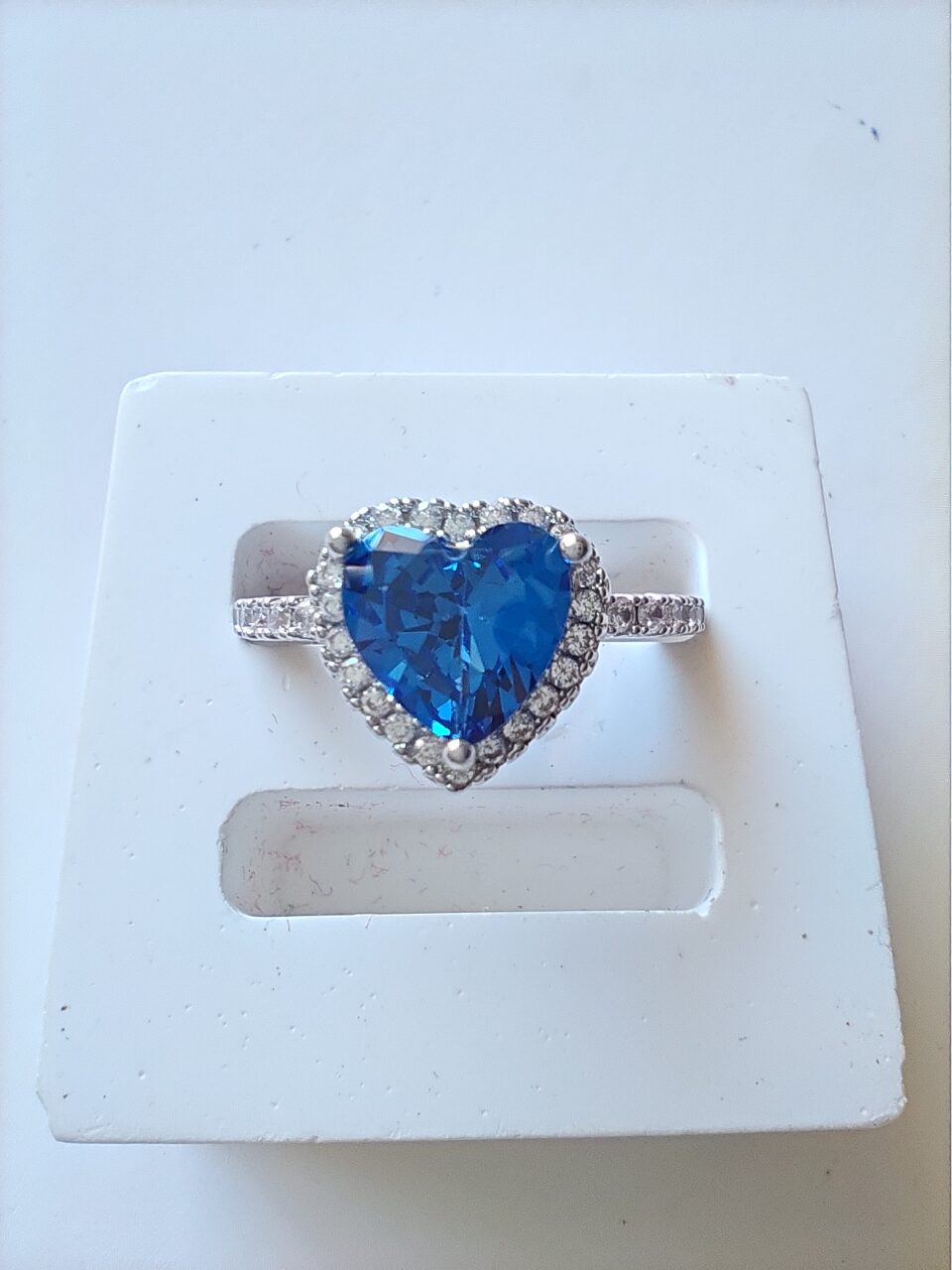 Anillo con corazón azul